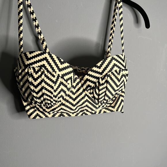 Xhiliration Black and Tan Geometric Stripes Adjustable Strap Bikini Top Size M - Picture 2 of 6
